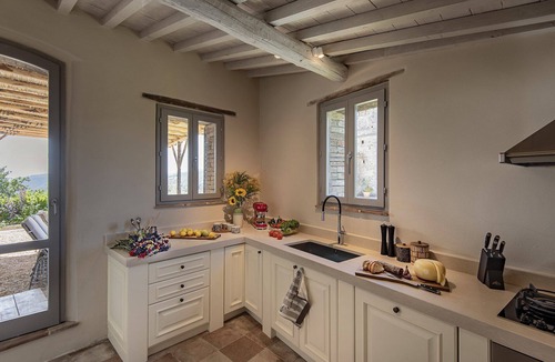 Montelovesco Villa | VILLA SOVRANA - Ten Bedroom Villa, Sleeps 20