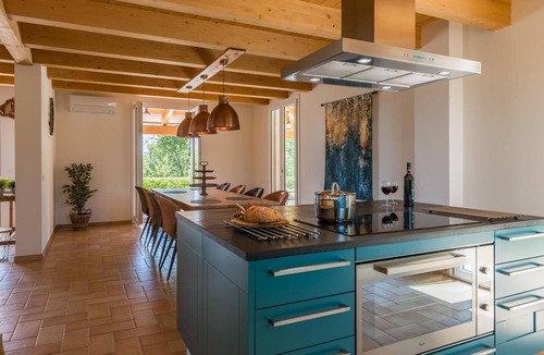 SantʼAngelo in Pontano Villa | Villa Teresa - 8 bedrooms, pool, airco, wifi, pet friendly, Le Marche