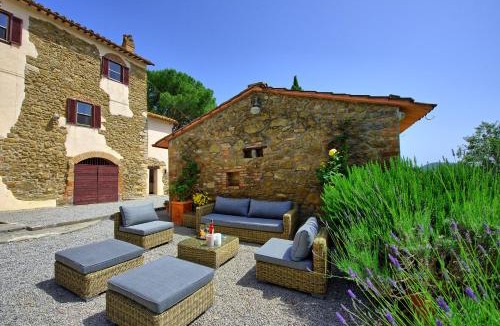 Agello Villa | Villa Uccellaia by PosarelliVillas