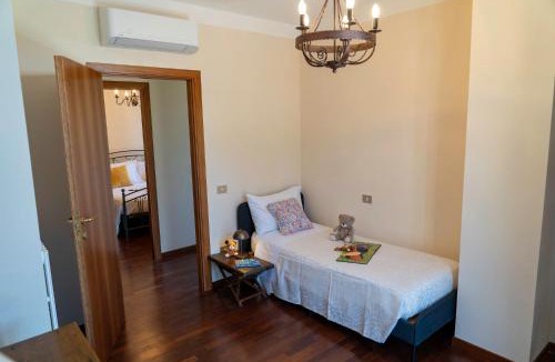 Serrungarina Apartment | Villa Valle 16 with pool and hill views