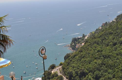 Raito House | villa verde sul mare