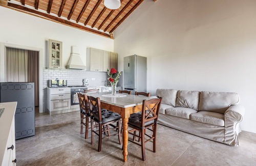 Colle di Val d'Elsa Villa | Villa with A/C, pool, WIFI, TV, pets allowed, panoramic view, parking, close to San Gimignano