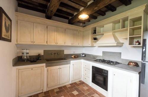 Umbertide House | Villa with panoramic pool amongst olive groves