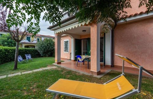 Porto Recanati House | Villa with private garden a stone's throw from the sea