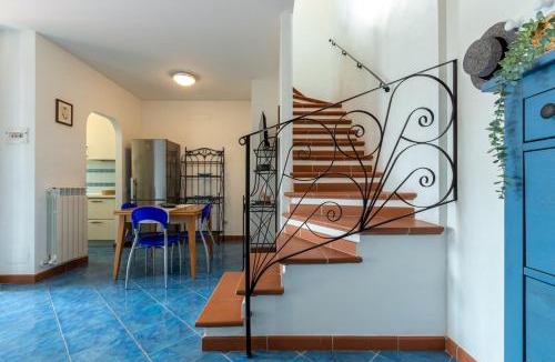 Porto Recanati House | Villa with private garden a stone's throw from the sea