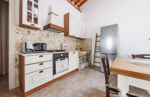 Colle di Val d'Elsa Villa | Villa with WIFI, A/C, pool, TV, pets allowed, panoramic view, parking, close to San Gimignano