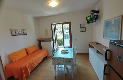 Naregno Villa | VILLETTA "THE OLIVE" close to the beach, nice private garden, air conditioning