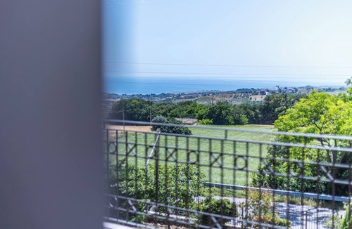 Cupello Apartment | Villino Boschetti—A terrace just 15 minutes from the beach in Vasto