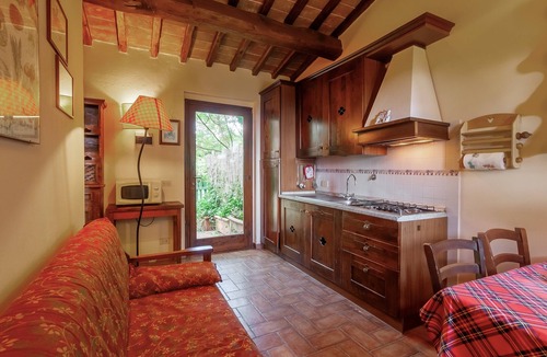 San Donato in Fronzano Apartment | Vin Santo – Independence and Relaxation with Private Garden