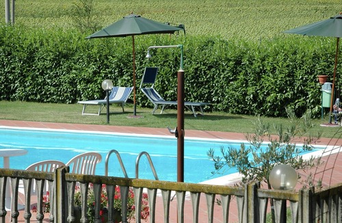Collesanto Apartment | Vintage Apartment in Magione with Swimming Pool