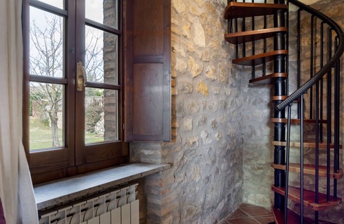Collesanto Cottage | Vintage Apartment in Magione with Swimming Pool