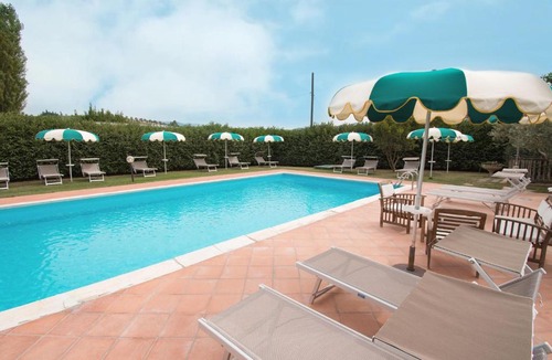 Collesanto House | Vintage Apartment in Magione with Swimming Pool