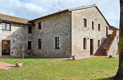 Collesanto House | Vintage Apartment in Magione with Swimming Pool