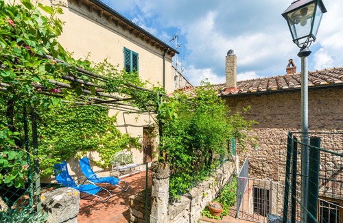 Montecastelli House | Vintage Holiday Home in Montecastelli Pisano with Terrace