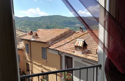 Castel di Tora Apartment | Vintage old apartment in Castel di Tora