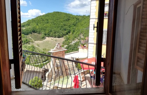 Castel di Tora Apartment | Vintage old apartment in Castel di Tora
