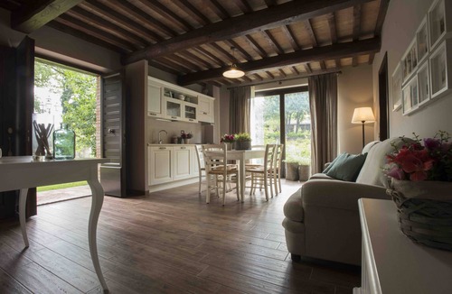 San Severino Marche Villa | Vintage Villa with Private Pool and Gym