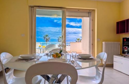 Lido di Fermo Apartment | -Vista mare- WiFi AC terrazza e 6 posti