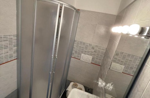 Vanchiglia Apartment | Vista sui Tetti in centro a Torino AC e Ascensore