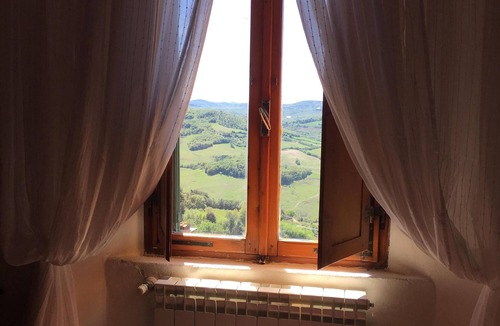 Radicondoli Apartment | Wake Up to Breathtaking Tuscan Views — Spacious Village Duplex