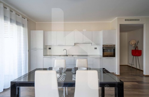 Montesilvano Apartment | WATERFRONT, a newly built structure, was born on the main seafront of Montesilvano, a few steps from the large golden sandy beaches. The Interno 3 apartment, on the 1st floor of the residence which can also be reached by lift, is a three-room apartment w