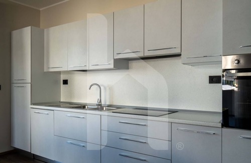 Montesilvano Apartment | WATERFRONT, a newly built structure, was born on the main seafront of Montesilvano, a few steps from the large golden sandy beaches. The Interno 3 apartment, on the 1st floor of the residence which can also be reached by lift, is a three-room apartment w