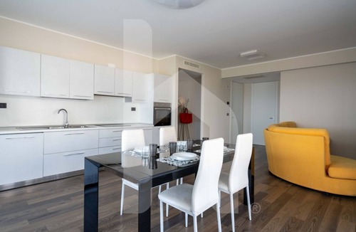 Montesilvano Apartment | WATERFRONT, a newly built structure, was born on the main seafront of Montesilvano, a few steps from the large golden sandy beaches. The Interno 3 apartment, on the 1st floor of the residence which can also be reached by lift, is a three-room apartment w