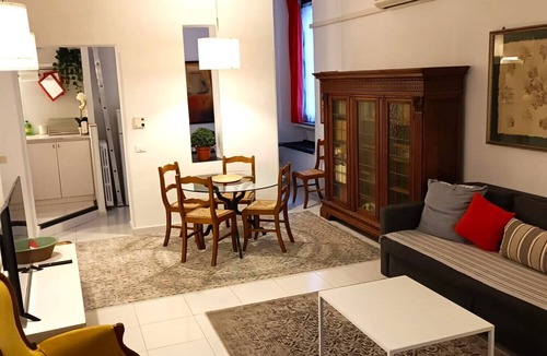 Trastevere Apartment | When in Rome, do as the Romans do.nIn the earth of Trastevere