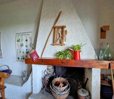Vallevo House | White Cottage - WelcHome