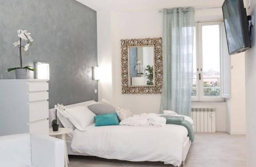 Trastevere Apartment | White Panoramic Jacuzzi Suite Trastevere