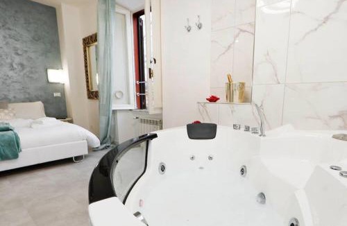Trastevere Apartment | White Panoramic Jacuzzi Suite Trastevere