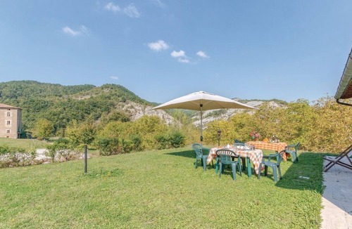 Apecchio Apartment | Wohnung in Apecchio mit Garten by Interhome