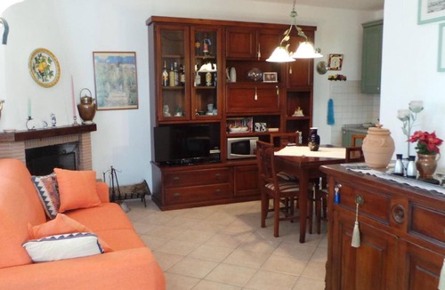 Monteverdi Marittimo Apartment | Wohnung 'Sonne und Mond' mit Schwimmbad by Interhome