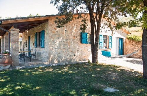 Collazzone Villa | Wonderful private villa for 6 guests with private pool, A/C, hot tub, WIFI, TV, terrace and park.