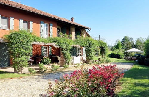 Capriglio House | Wonderful private villa for 10 people with private pool, WIFI, TV, terrace and pets allowed