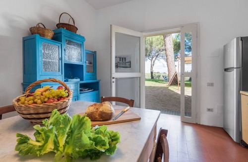 Follonica House | Wonderful private villa for 11 guests with A/C, WIFI, TV and patio