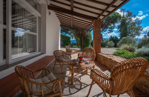 Follonica House | Wonderful private villa for 11 guests with A/C, WIFI, TV and patio