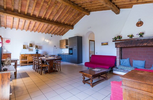 Magliano in Toscana Villa | Wonderful private villa for 12 people with TV, patio, pets allowed, panoramic view and parking