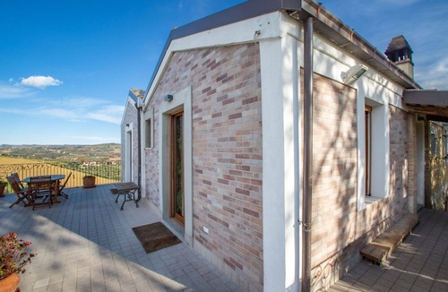 Collecorvino Villa | Wonderful villa for 6 people with WIFI, A/C and terrace