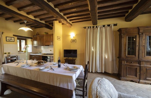 Pieve di Chio House | Wonderful villa for 10 guests with WIFI, private pool, TV, patio and pets allowed