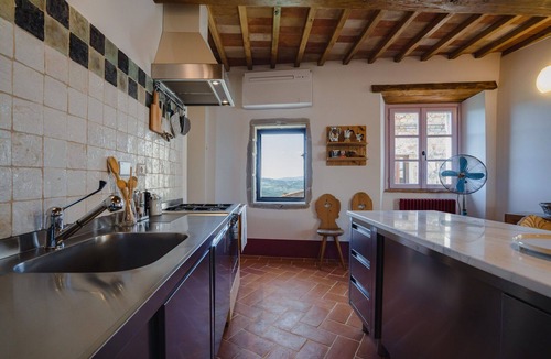 Casole d'Elsa House | Wonderful villa for 4 guests with WIFI, A/C, TV and balcony
