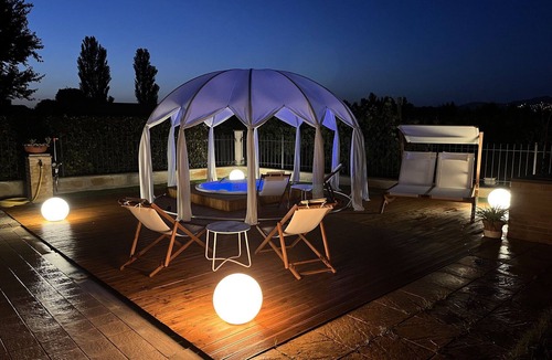 Castelnuovo Villa | Wonderful villa with hot tub, sauna, WIFI, A/C, TV, patio, pets allowed and panoramic view