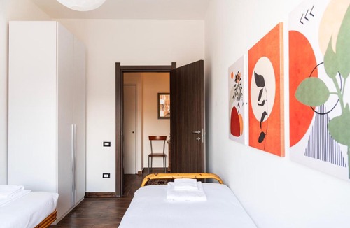 San Donato Milanese Apartment | Youhosty - Skyline View San Donato
