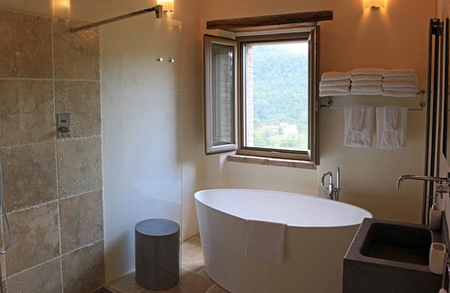 Monte Santa Maria Tiberina House | Your luxury holiday retreat near a golf course and horse riding school.