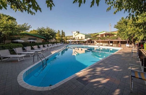 Pineto House | ZEcamping 4* animé pataugeoire dog friendly locatif TV clim 6 pers