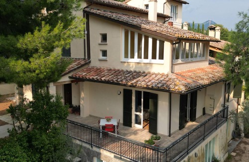 Foligno Apartment | Zimmer mit Bergblick by Interhome