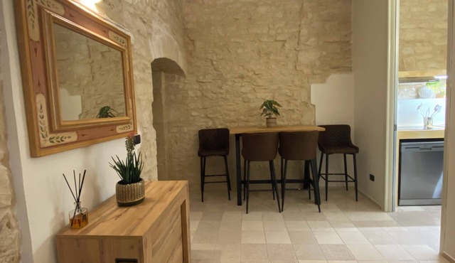 1 Independent Room with Private Bathroom, Kitchen in common Washer/Dryer