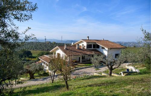 2 Bedroom Amazing Apartment In Moscufo