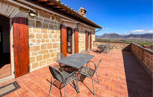 2 Bedroom Cozy Apartment In Gubbio