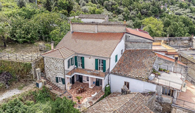 2 bedroom gorgeous apartment in Laureana Cilento